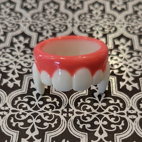 Vampire Fangs Ring - Picture 2 of 3